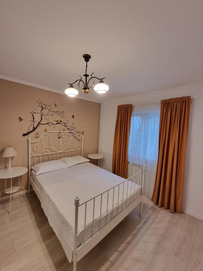 Apartments In The Aviatiei Area On Bukarest Kültér fotó